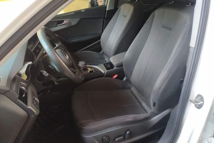 Used Audi A4L 2019 40 TFSI Ambition China VI Left Front Seat