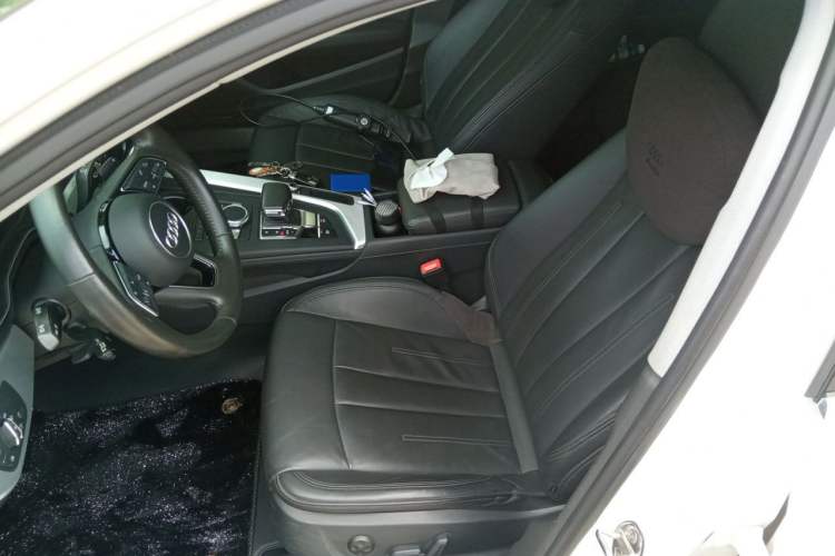 Used Audi A4L 2019 40 TFSI Fashion Edition China VI Emission Standard Left Front Seat