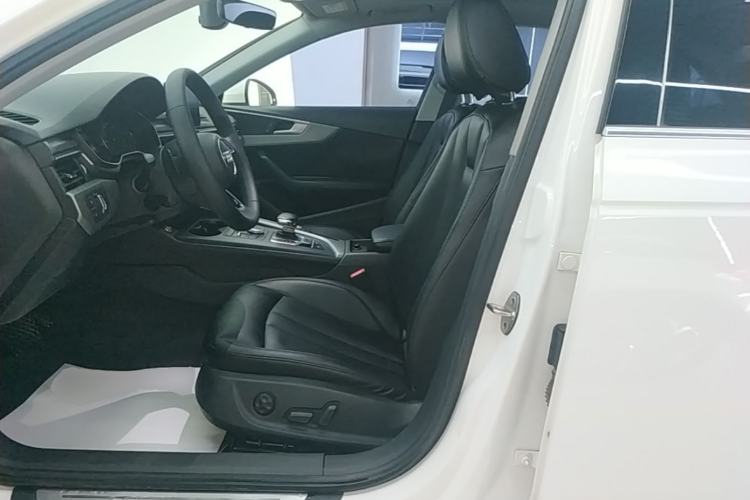 Used Audi A4L 2019 40 TFSI Ambition China VI Left Front Seat