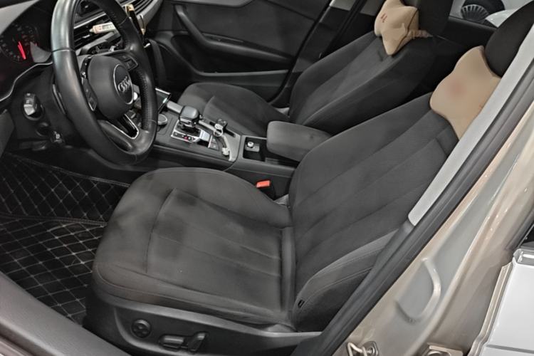 Used Audi A4L 2019 40 TFSI Ambition China VI Left Front Seat