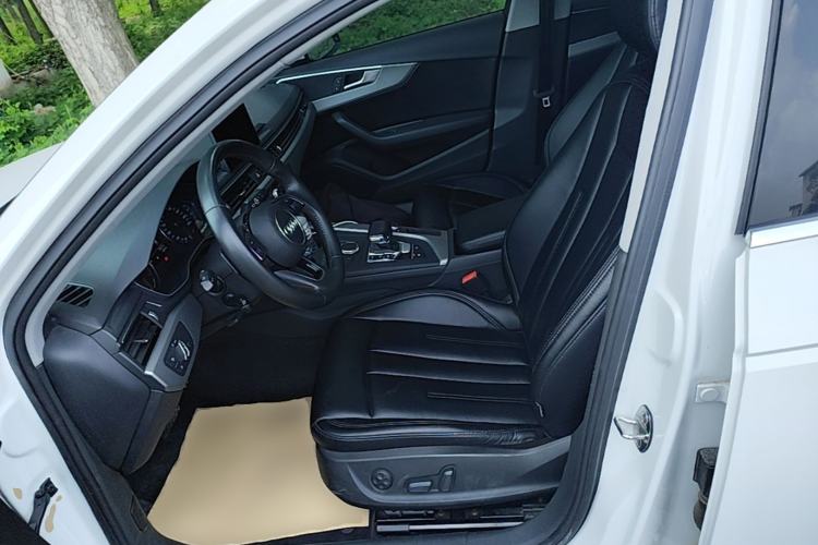Used Audi A4L 2019 40 TFSI Ambition China VI Left Front Seat