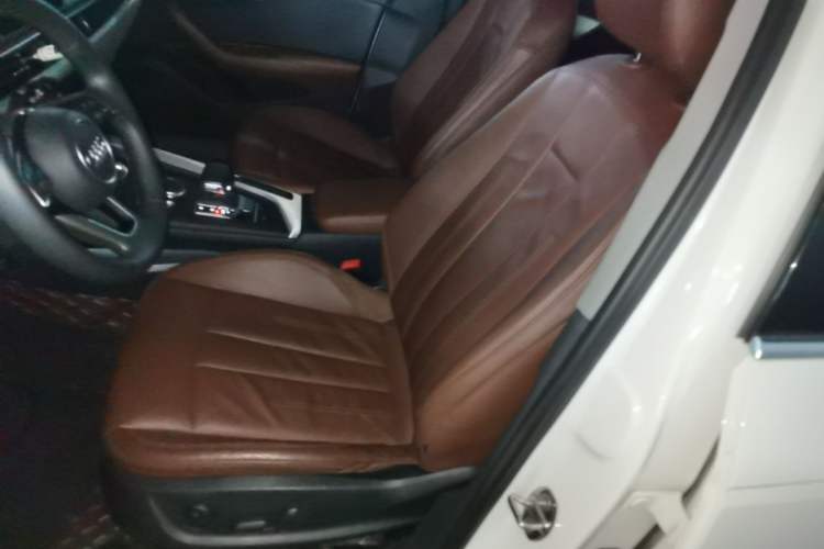 Used Audi A4L 2019 40 TFSI Fashion Edition China VI Emission Standard Left Front Seat