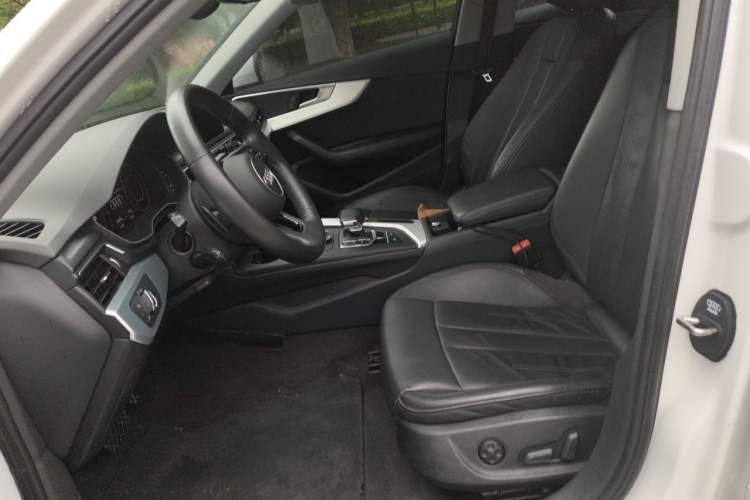 Used Audi A4L 2019 40 TFSI Fashion Edition China VI Emission Standard Left Front Seat