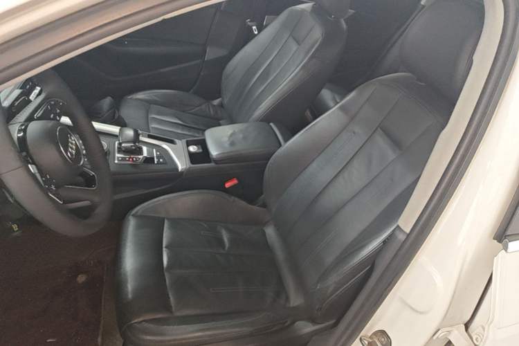 Used Audi A4L 2019 40 TFSI Fashion Edition China VI Emission Standard Left Front Seat