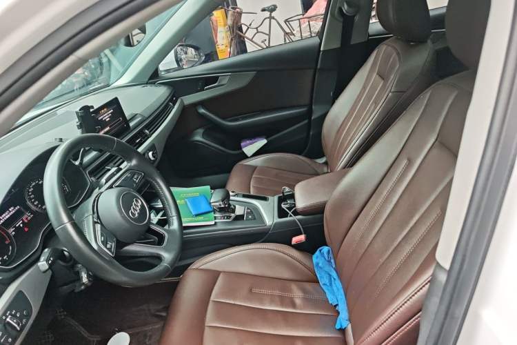 Used Audi A4L 2019 40 TFSI Ambition China VI Left Front Seat