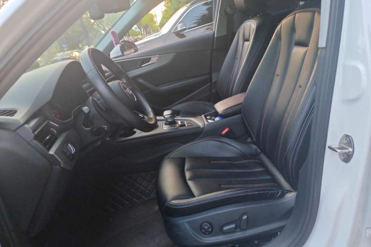 Used Audi A4L 2019 40 TFSI Ambition China VI Left Front Seat