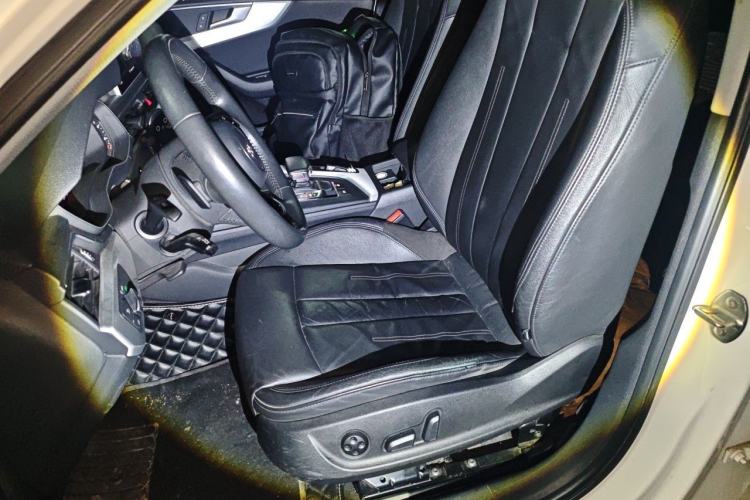 Used Audi A4L 2019 40 TFSI Fashion Edition China VI Emission Standard Left Front Seat