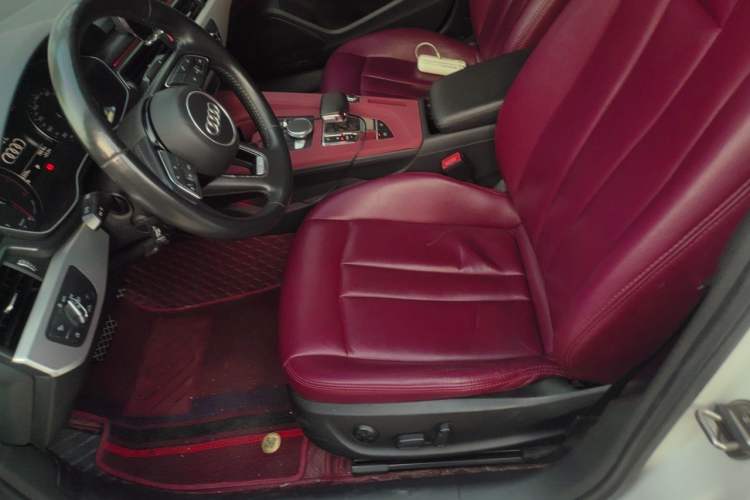 Used Audi A4L 2019 40 TFSI Ambition China VI Left Front Seat