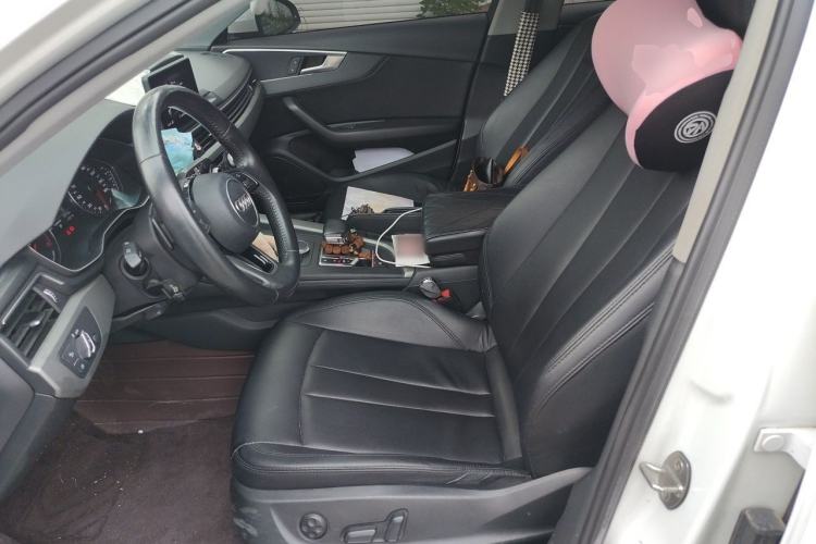 Used Audi A4L 2019 40 TFSI Ambition China VI Left Front Seat