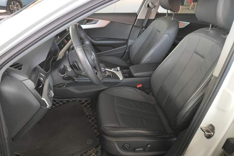 Used Audi A4L 2019 40 TFSI Fashion Edition China VI Emission Standard Left Front Seat