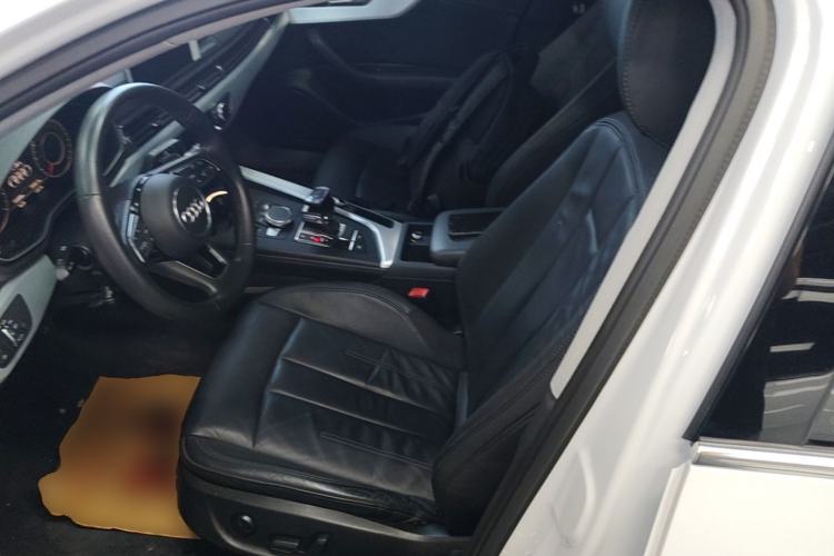 Used Audi A4L 2019 40 TFSI Fashion Edition China VI Emission Standard Left Front Seat