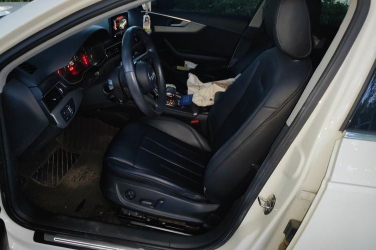 Used Audi A4L 2019 40 TFSI Ambition China VI Left Front Seat
