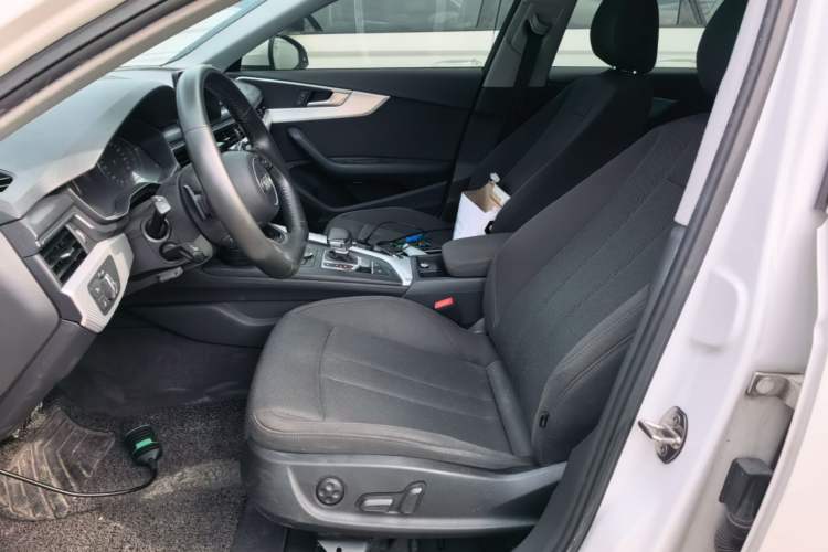 Used Audi A4L 2019 40 TFSI Ambition China VI Left Front Seat