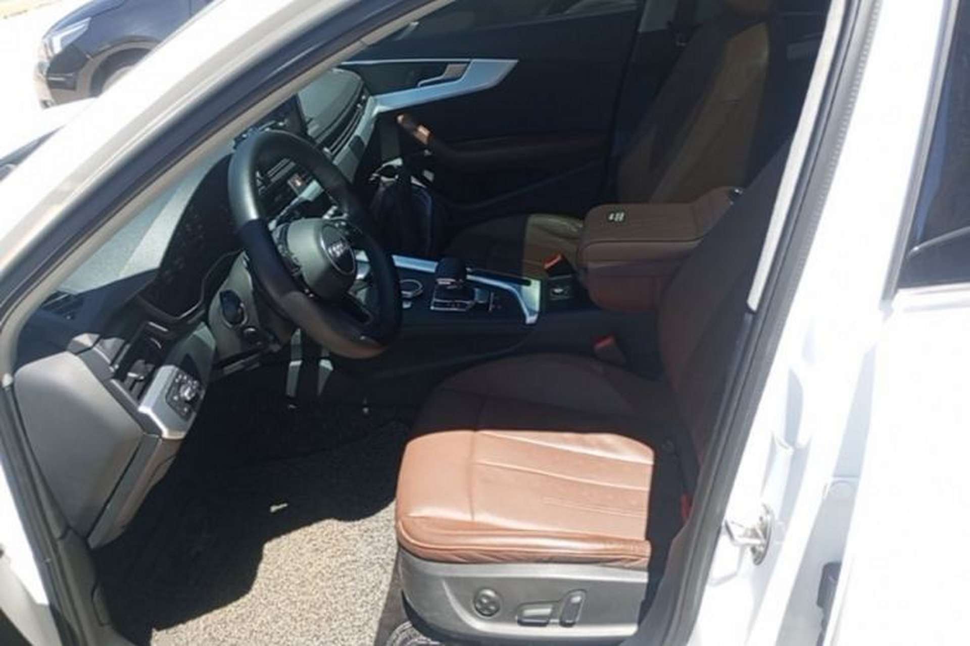 Used Audi A4L 2019 40 TFSI Fashion Edition China VI Emission Standard Left Front Seat