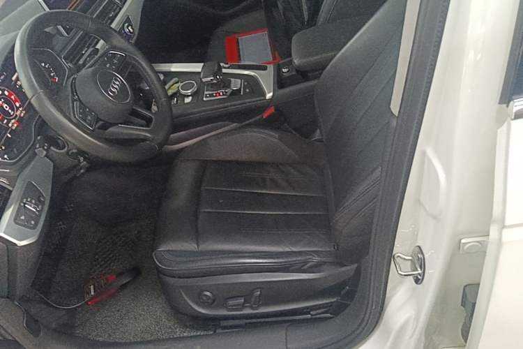 Used Audi A4L 2019 40 TFSI Fashion Edition China VI Emission Standard Left Front Seat