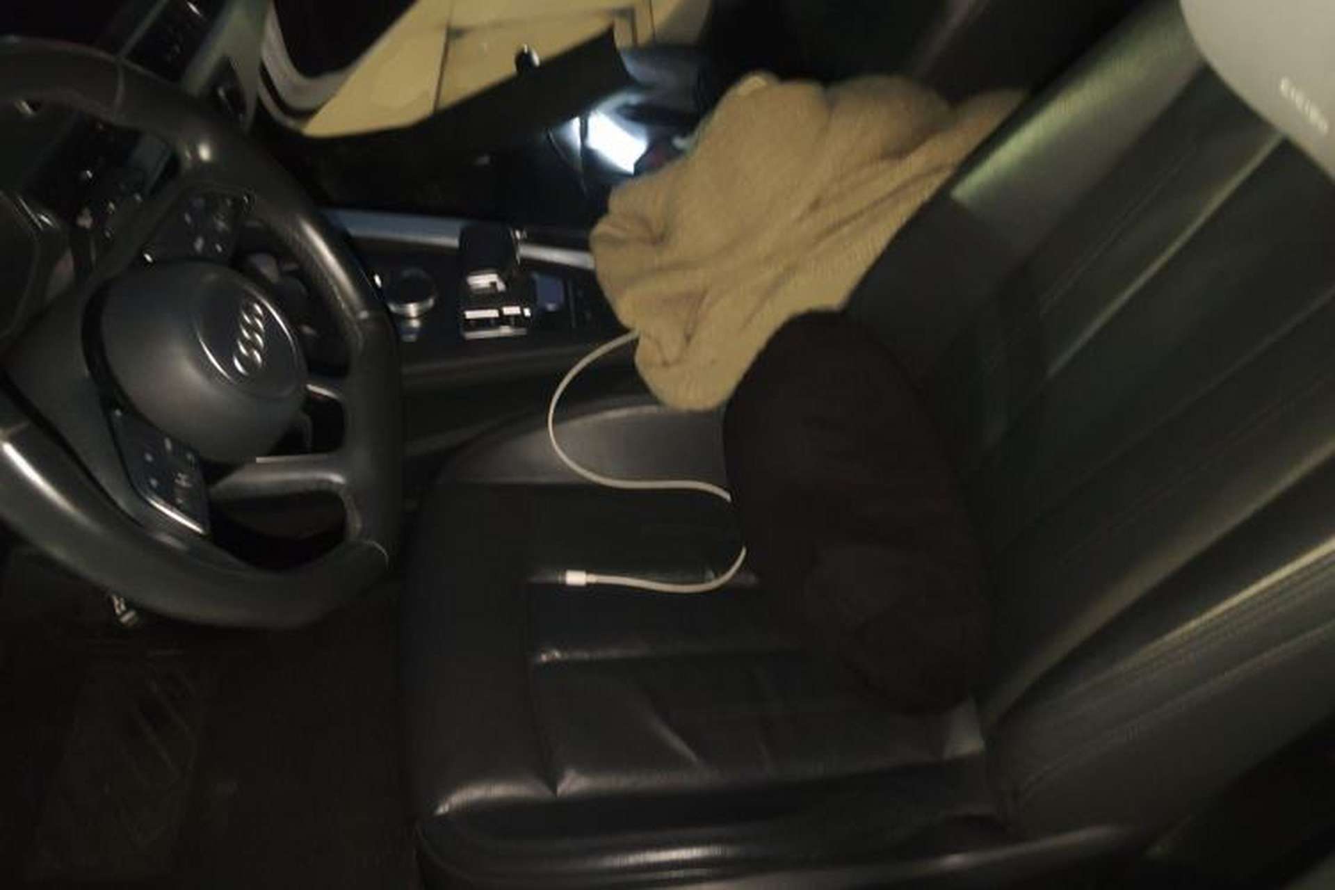 Used Audi A4L 2019 40 TFSI Fashion Edition China VI Emission Standard Left Front Seat