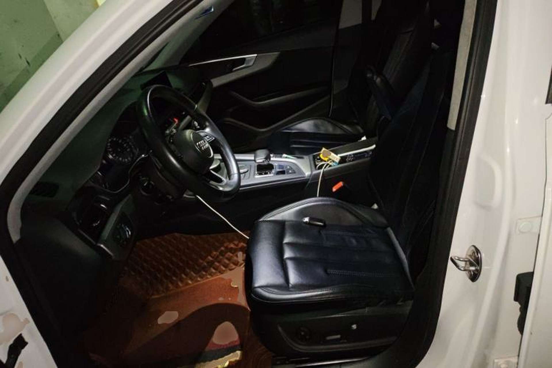 Used Audi A4L 2019 40 TFSI Ambition Version China V Left Front Seat