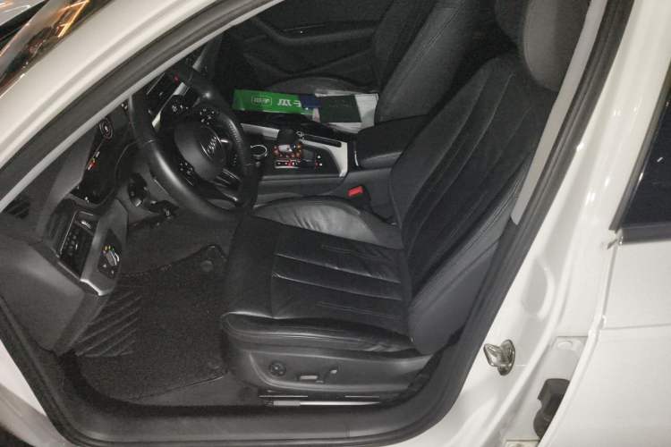 Used Audi A4L 2019 40 TFSI Fashion Edition China VI Emission Standard Left Front Seat