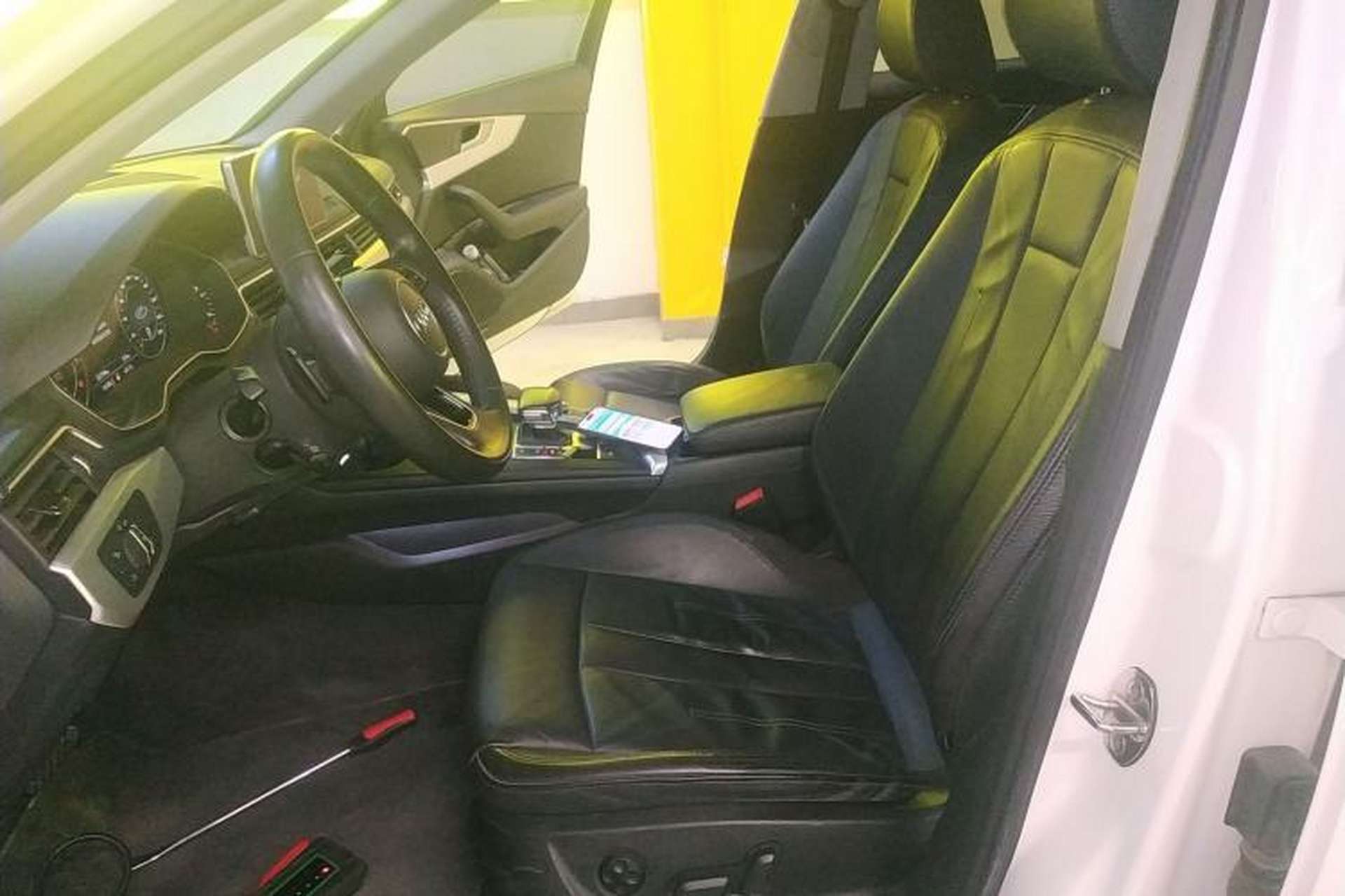 Used Audi A4L 2019 40 TFSI Fashion Edition China VI Emission Standard Left Front Seat