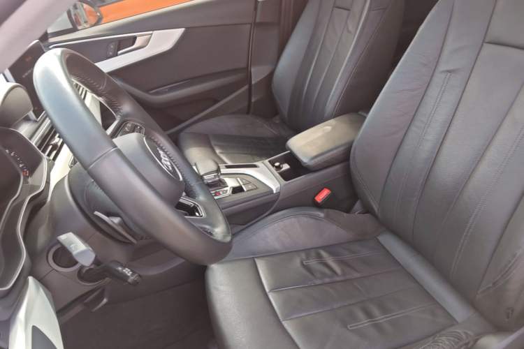 Used Audi A4L 2019 40 TFSI Fashion Edition China VI Emission Standard Left Front Seat