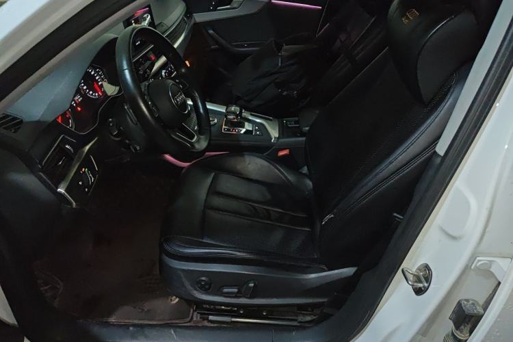 Used Audi A4L 2019 40 TFSI Ambition China VI Left Front Seat
