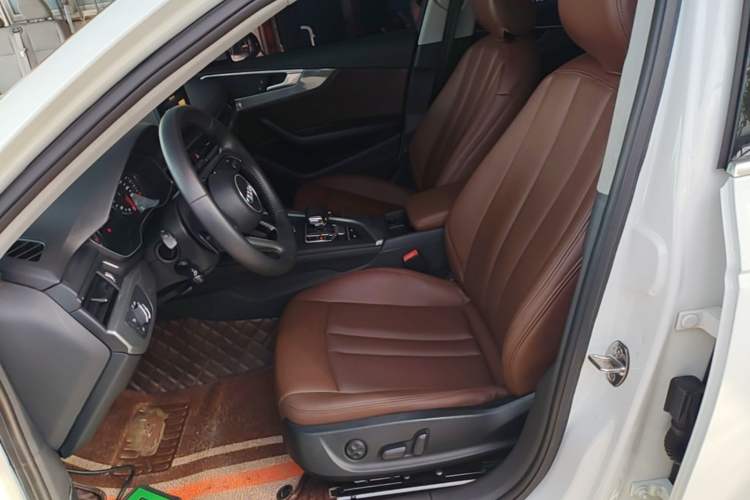 Used Audi A4L 2019 40 TFSI Ambition China VI Left Front Seat