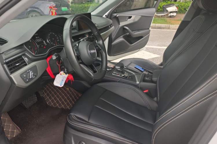 Used Audi A4L 2019 40 TFSI Ambition China VI Left Front Seat