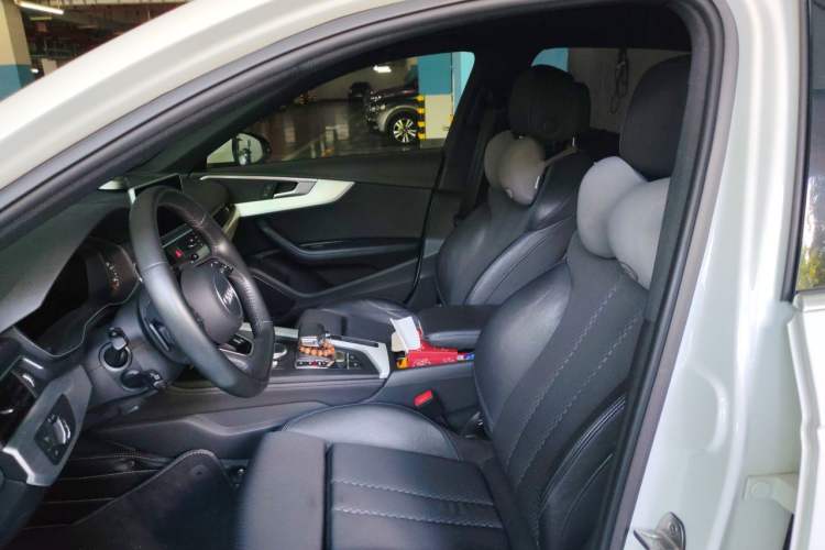 Used Audi A4L 2019 40 TFSI Sporty Version China VI Left Front Seat