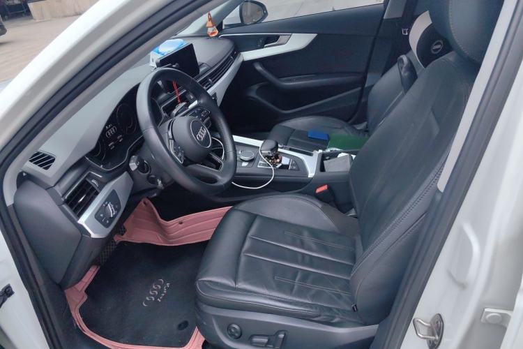Used Audi A4L 2019 40 TFSI Fashion Edition China VI Emission Standard Left Front Seat
