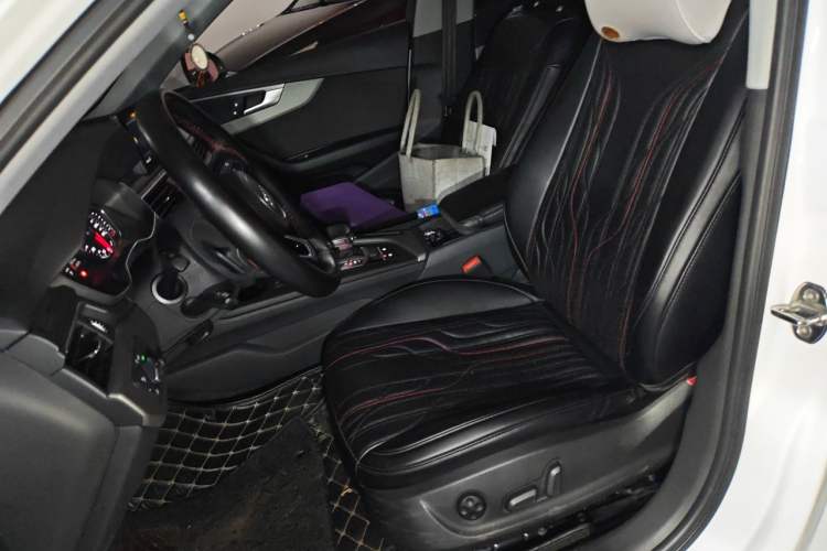 Used Audi A4L 2019 40 TFSI Ambition China VI Left Front Seat