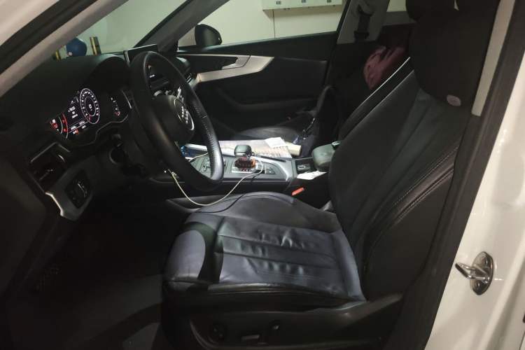 Used Audi A4L 2019 40 TFSI Fashion Edition China VI Emission Standard Left Front Seat