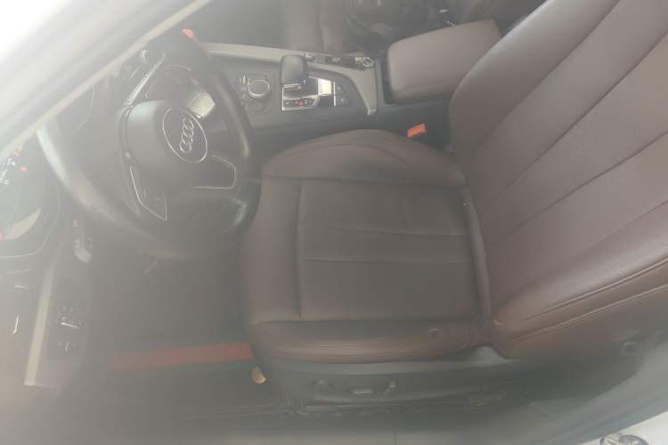 Used Audi A4L 2019 40 TFSI Ambition China VI Left Front Seat