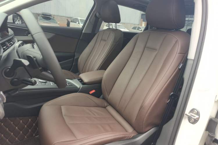 Used Audi A4L 2019 40 TFSI Ambition China VI Left Front Seat