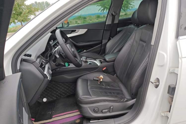Used Audi A4L 2019 40 TFSI Fashion Edition China VI Emission Standard Left Front Seat