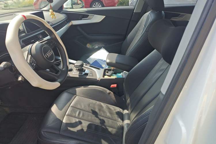 Used Audi A4L 2019 40 TFSI Fashion Edition China VI Emission Standard Left Front Seat