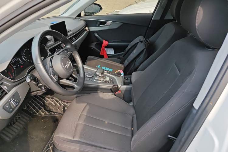 Used Audi A4L 2019 40 TFSI Ambition China VI Left Front Seat