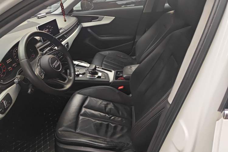 Used Audi A4L 2019 40 TFSI Fashion Edition China VI Emission Standard Left Front Seat