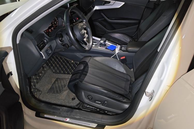 Used Audi A4L 2019 40 TFSI Fashion Edition China VI Emission Standard Left Front Seat