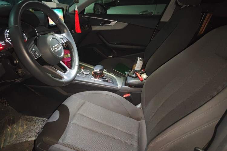 Used Audi A4L 2019 40 TFSI Ambition China VI Left Front Seat
