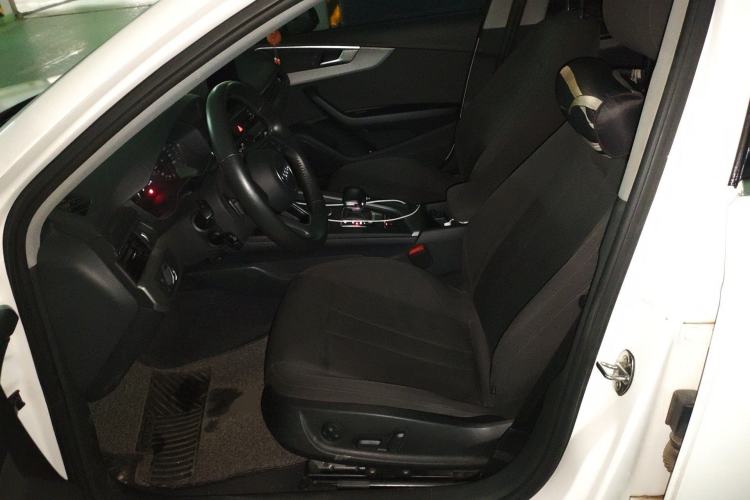 Used Audi A4L 2019 40 TFSI Ambition China VI Left Front Seat