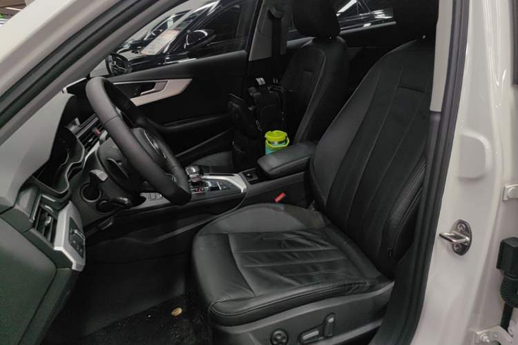 Used Audi A4L 2019 40 TFSI Fashion Edition China VI Emission Standard Left Front Seat