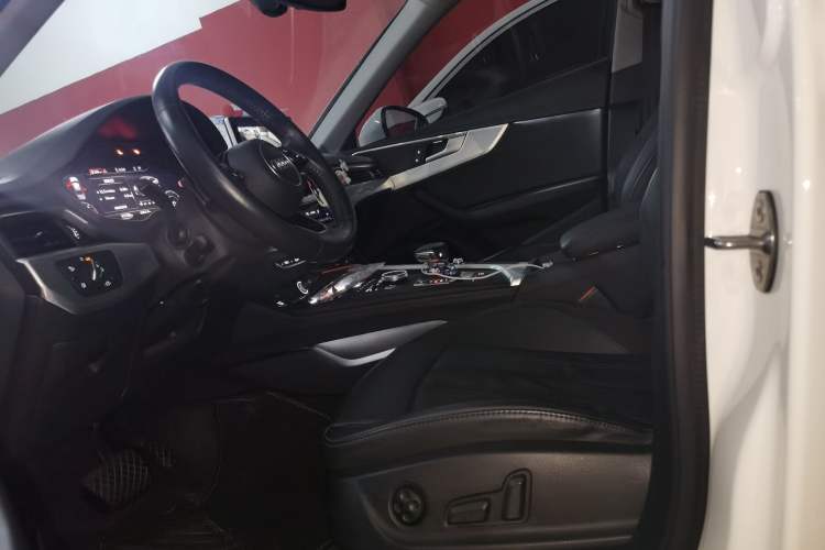 Used Audi A4L 2019 40 TFSI Fashion Edition China VI Emission Standard Left Front Seat
