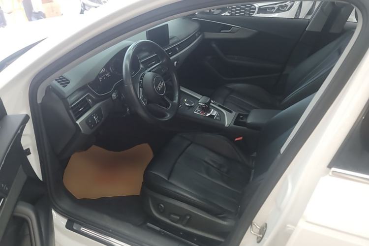Used Audi A4L 2019 40 TFSI Ambition China VI Left Front Seat