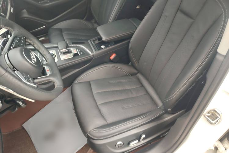 Used Audi A4L 2019 40 TFSI Ambition China VI Left Front Seat