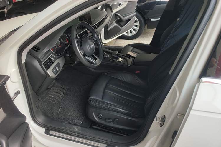 Used Audi A4L 2019 40 TFSI Ambition China VI Left Front Seat