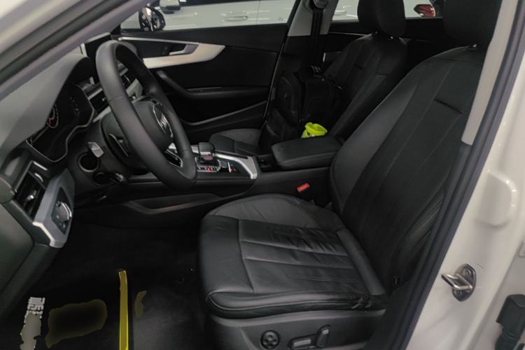 Used Audi A4L 2019 40 TFSI Fashion Edition China VI Emission Standard Left Front Seat