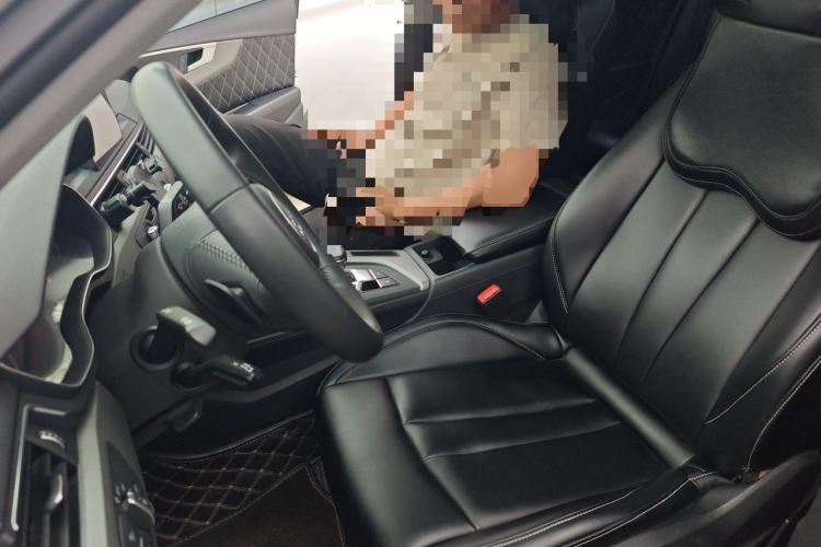 Used Audi A4L 2019 40 TFSI Ambition China VI Left Front Seat