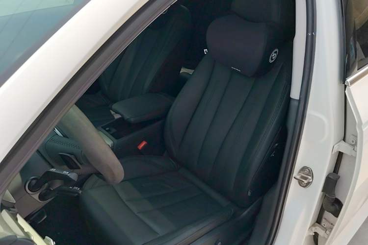 Used Audi A4L 2019 40 TFSI Ambition China VI Left Front Seat