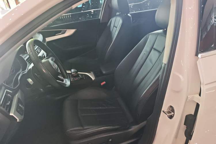 Used Audi A4L 2019 40 TFSI Fashion Edition China VI Emission Standard Left Front Seat