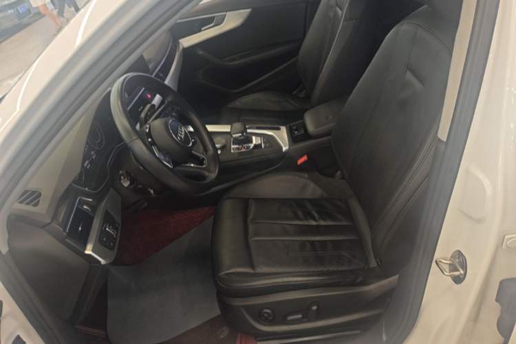 Used Audi A4L 2019 40 TFSI Fashion Edition China VI Emission Standard Left Front Seat